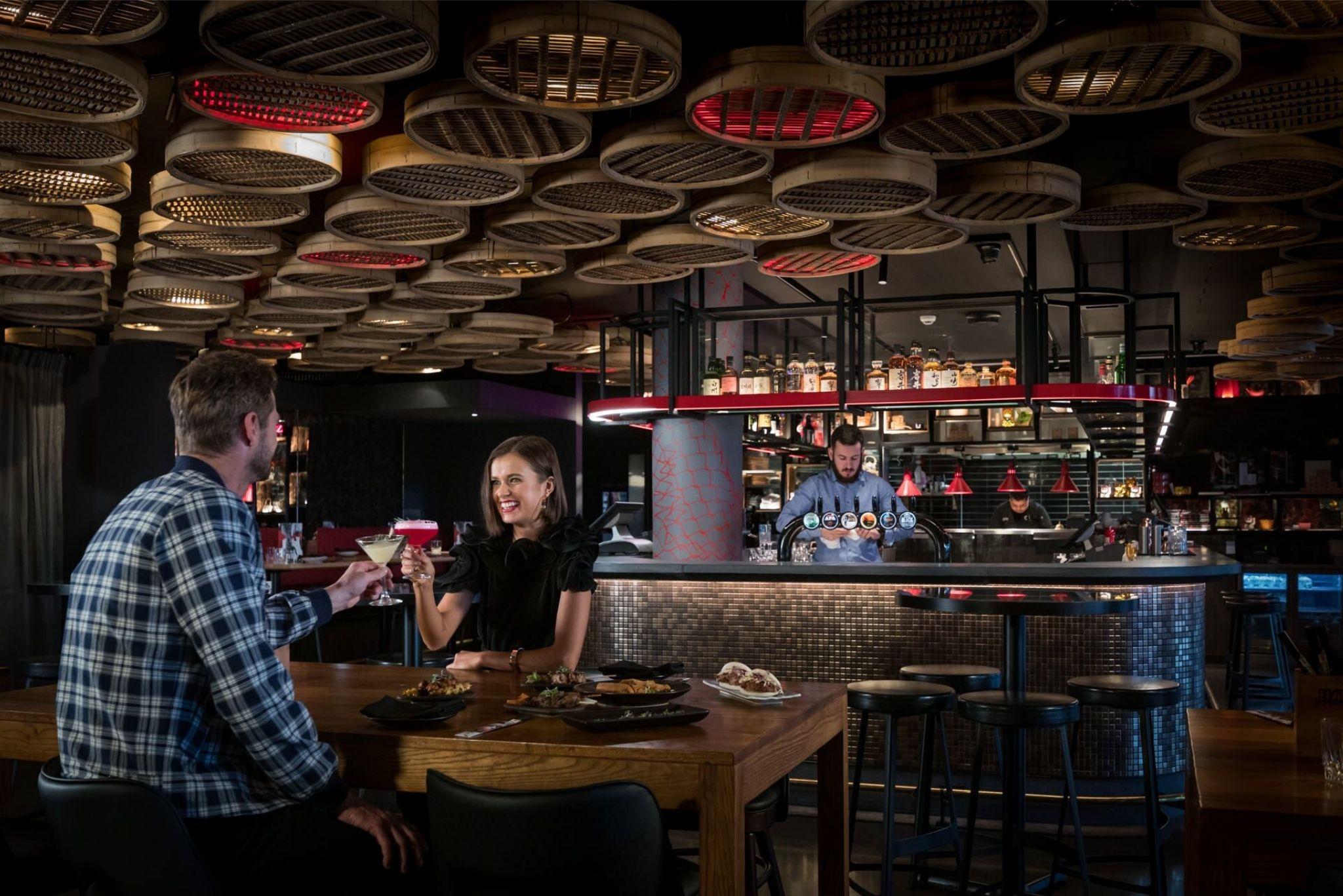 Qt ウエリントン アパートメンツ ウェリントン エクステリア 写真 The interior of a Starbucks Reserve store