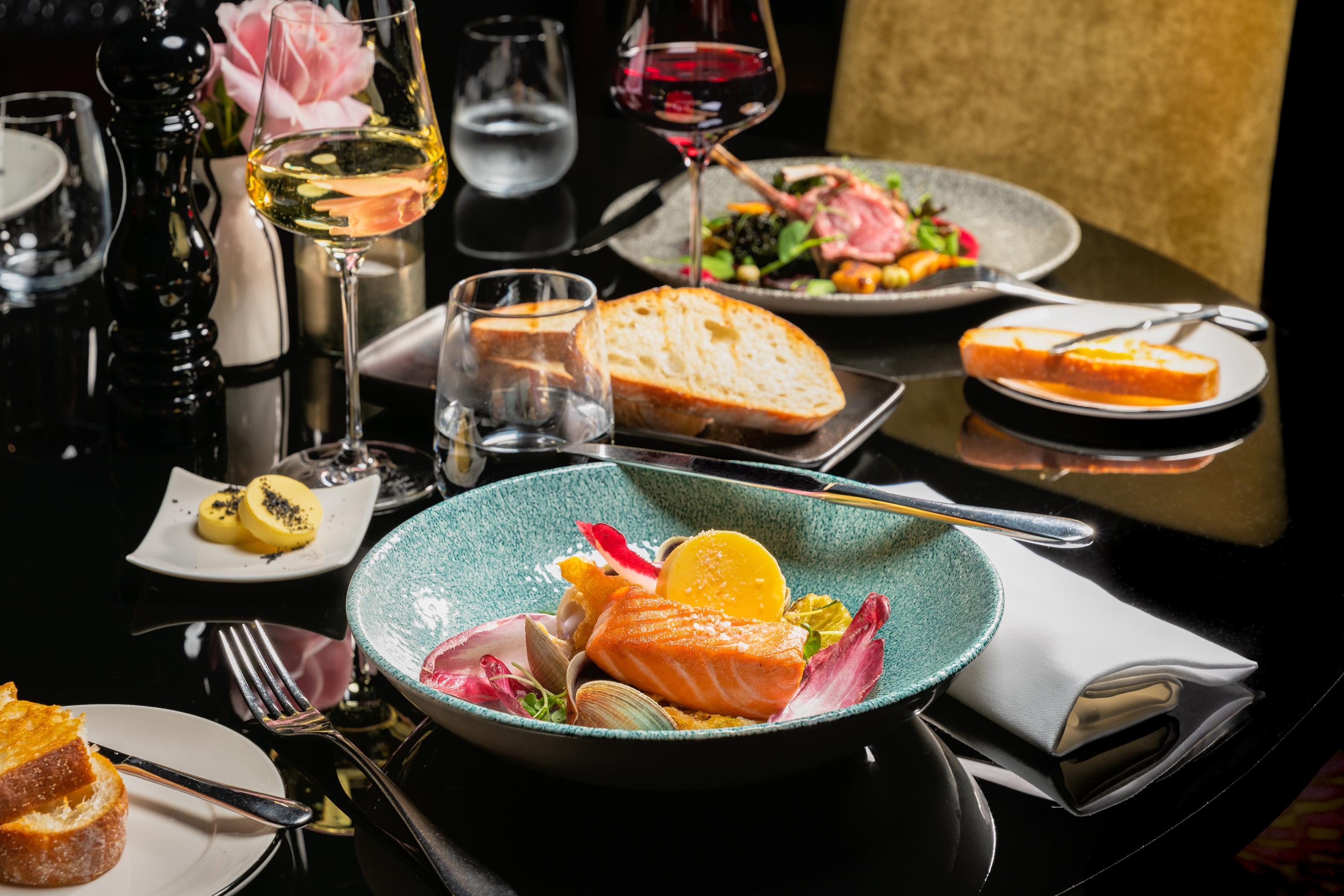 Qt ウエリントン アパートメンツ ウェリントン エクステリア 写真 A dinner at the restaurant