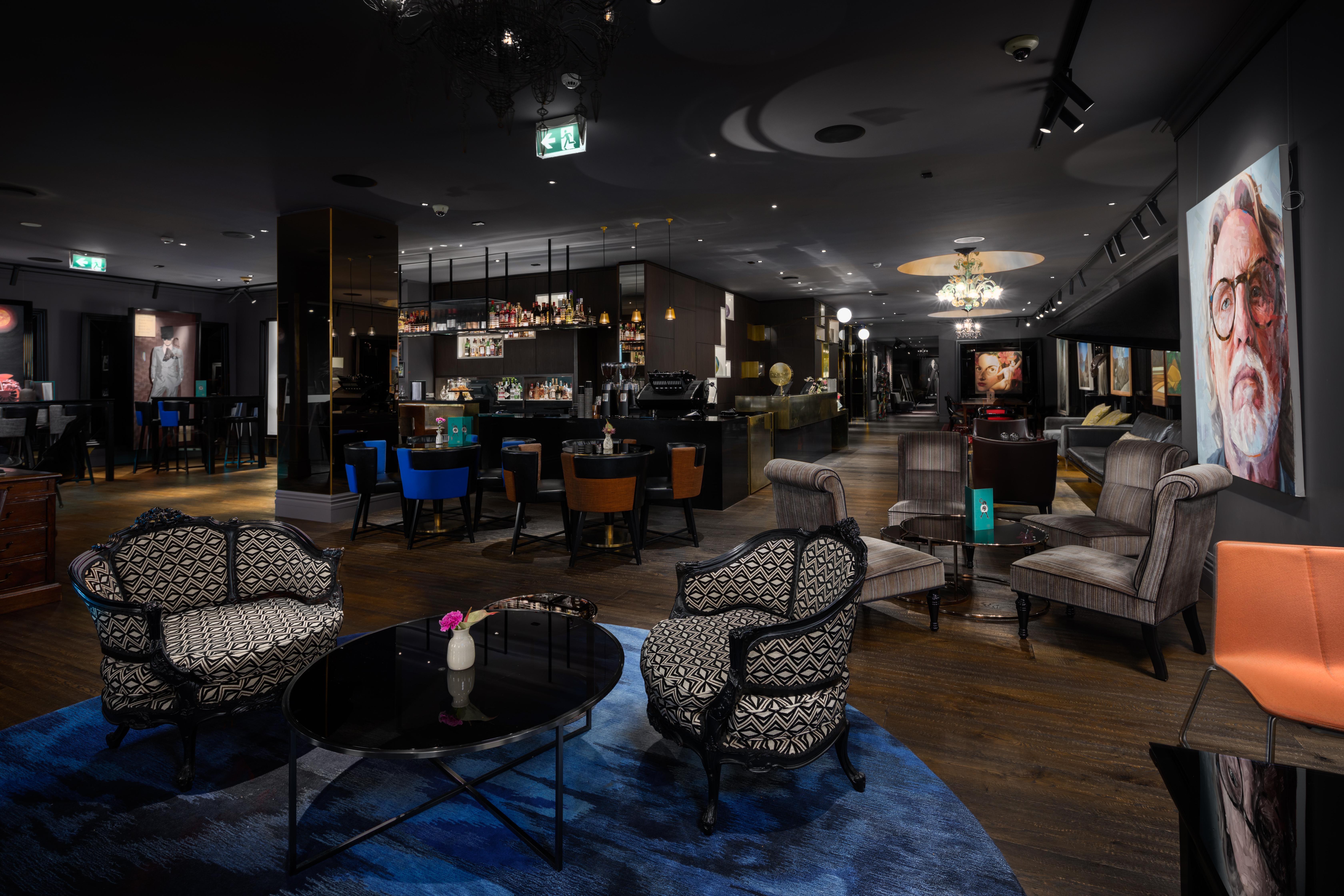 Qt ウエリントン アパートメンツ ウェリントン エクステリア 写真 The Lounge at London Heathrow Airport