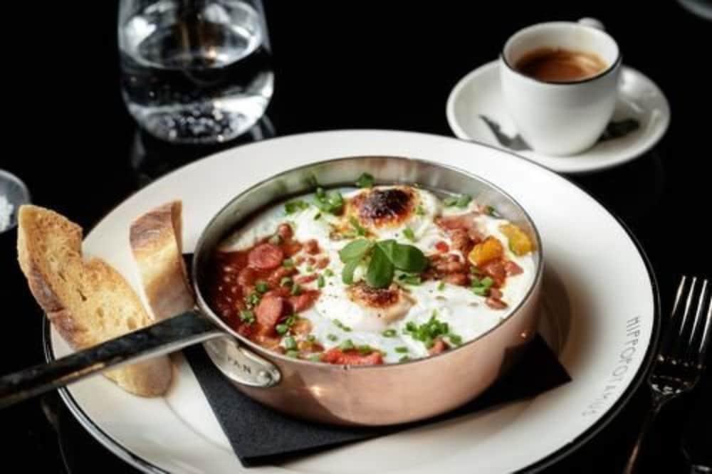 Qt ウエリントン アパートメンツ ウェリントン エクステリア 写真 A breakfast at the restaurant