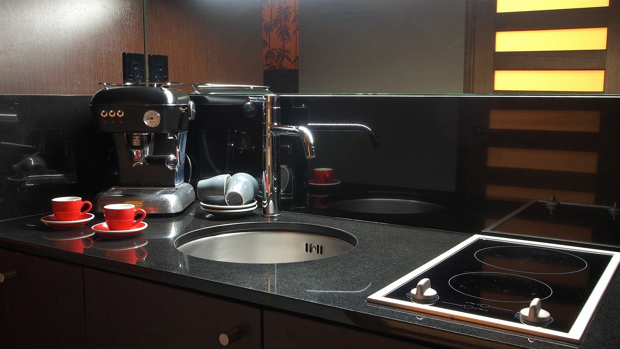 Qt ウエリントン アパートメンツ ウェリントン エクステリア 写真 A kitchen with a granite countertop